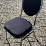 Stackchair stoel met zwarte bekleding