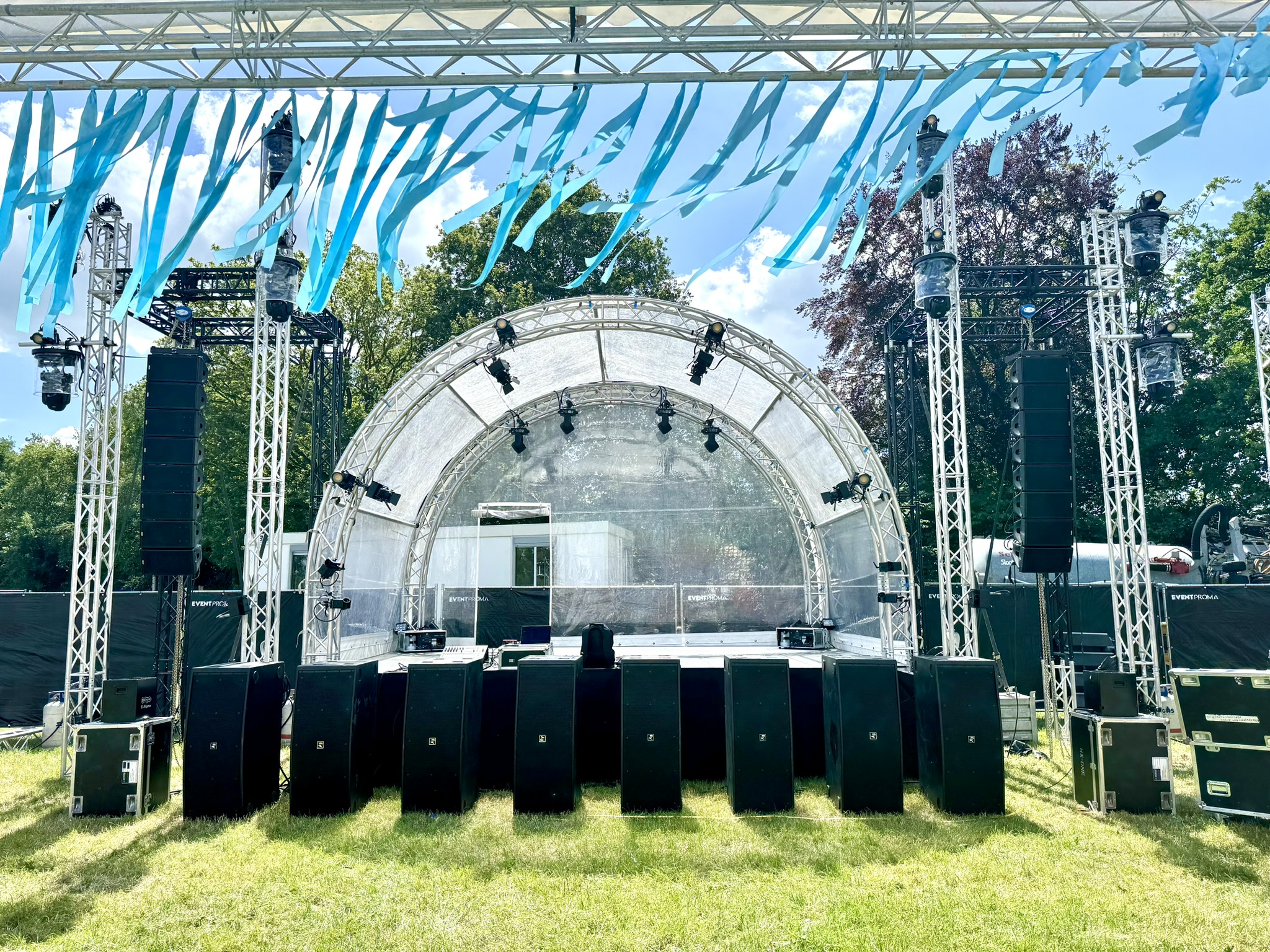 Line array geluidsinstallatie
